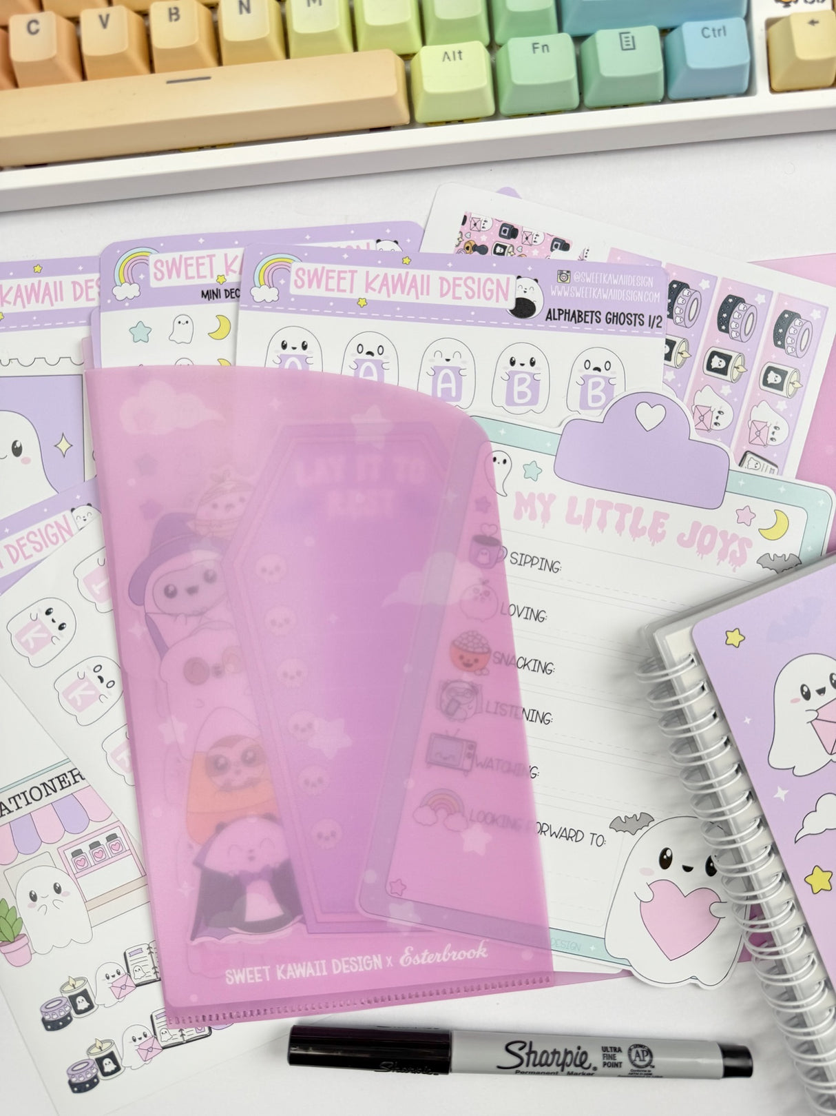 A Ghosts Guide to the Little Joys - Decorative Journaling with Sweet Kawaii Designs and Esterbrook