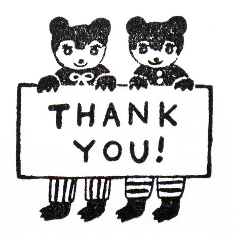 Stamp by illustrator Aiko Fukawa.
THANK YOU！ A pair of cute bears holding cards and wearing a linked outfit are depicted.
Perfect for writing a thank-you message or as a card to accompany a gift.