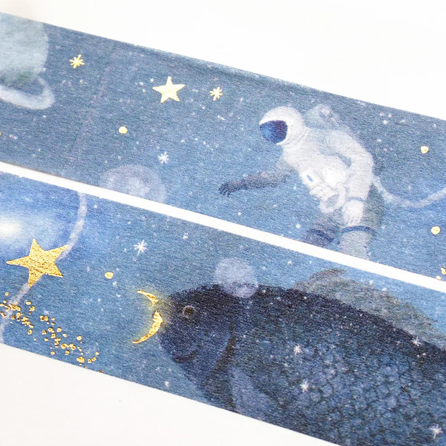 Cozyca Products - Akira Kusaka Washi Tape - Deep Blue

Masking tape by illustrator Akira Kusaka depicting astronauts and fish drifting in deep blue. With sparkling gold foil, the stars and the Milky Way are beautifully expressed.
While using it, I can't help but imagine the story behind the illustration.

20mm wide x 5m long