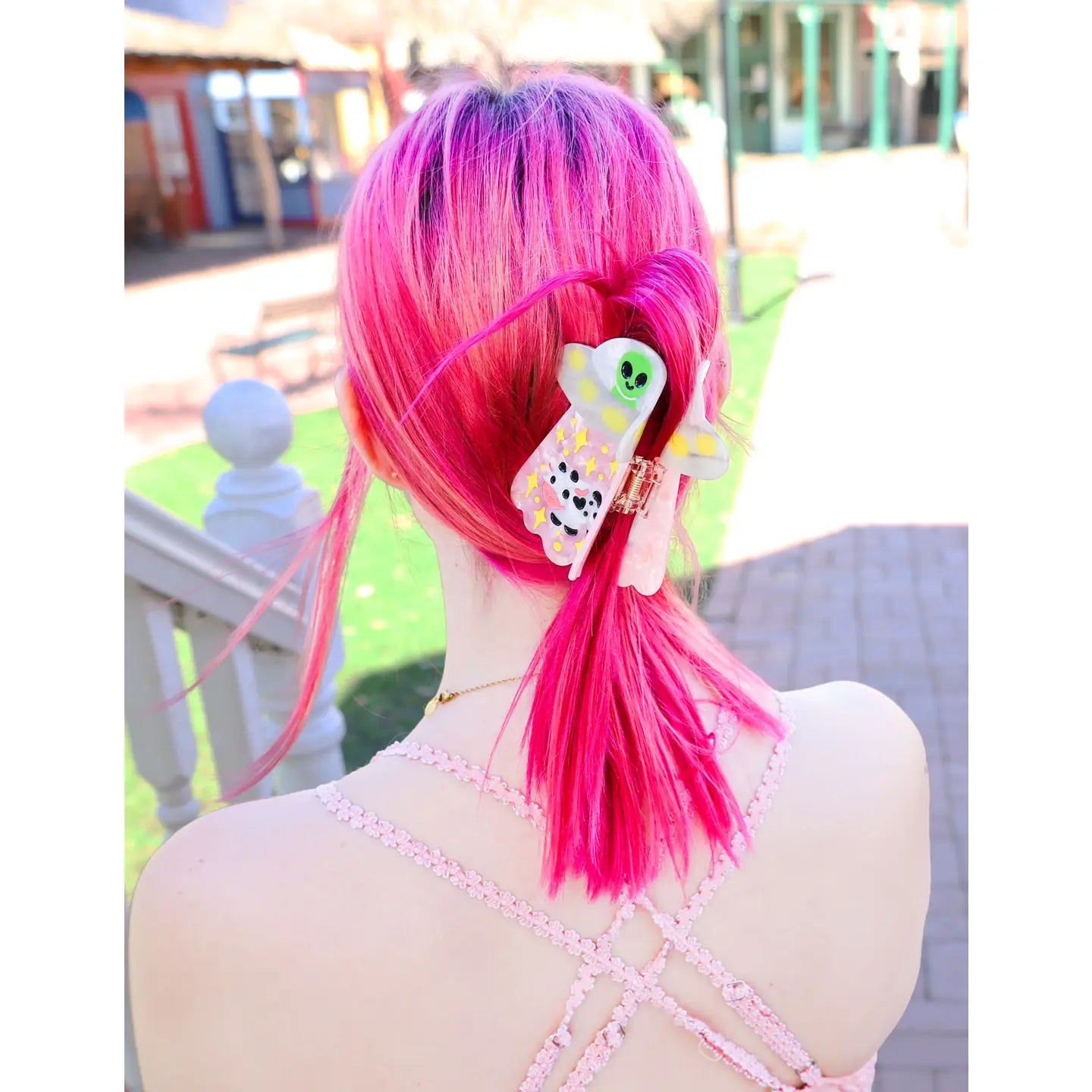 Alien UFO Hair Claw' Hair Accessory by Turtle's Soup.

Includes one (1) hair claw
Claw is roughly 3"
3D, engraved, printed, and painted details
High quality acetate material, stronger than standard hair clips
Themed packaging