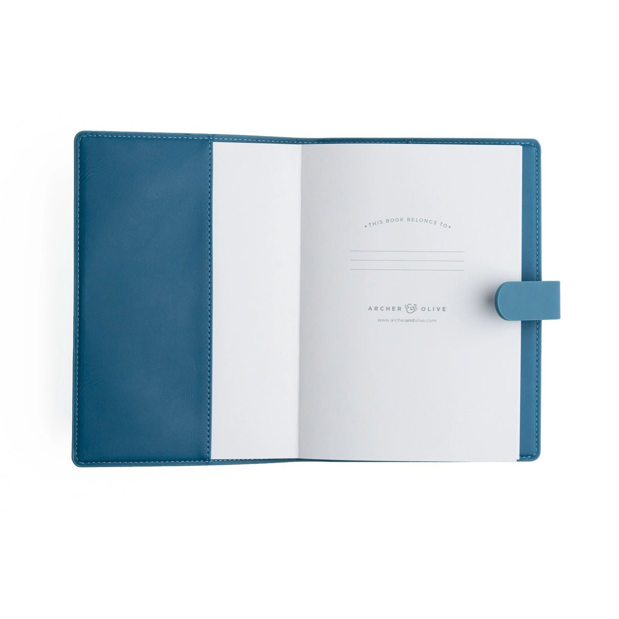 Inspired by quiet mornings and flourishing daydreams, the Wild Periwinkle Deluxe System brings a touch of calm to your daily planning ritual. Its crisp white floral design blooms across a soft periwinkle blue cover, inviting you to slow down, reset, and create a system that supports your everyday rhythm.