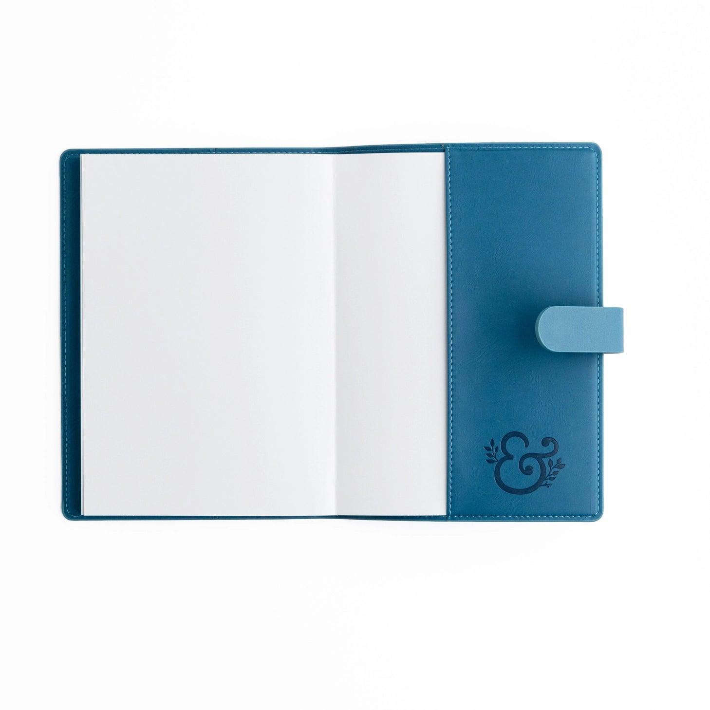 Inspired by quiet mornings and flourishing daydreams, the Wild Periwinkle Deluxe System brings a touch of calm to your daily planning ritual. Its crisp white floral design blooms across a soft periwinkle blue cover, inviting you to slow down, reset, and create a system that supports your everyday rhythm.