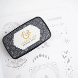 Sleek, subtle, and versatile. The Legacy Medium Gray Ink Pad delivers a balanced gray tone, perfect for layering, shading, and adding dimension to your pages. With the same archival-quality, waterproof pigment as our classic black, it’s a modern neutral that works for every project.

Size: 2.17" x 3.74" x 0.87"

Waterproof, fade-proof, and fast-drying

Archival, acid-free, and non-toxic

Medium gray pigment

Great for layering, shading, and minimalist designs