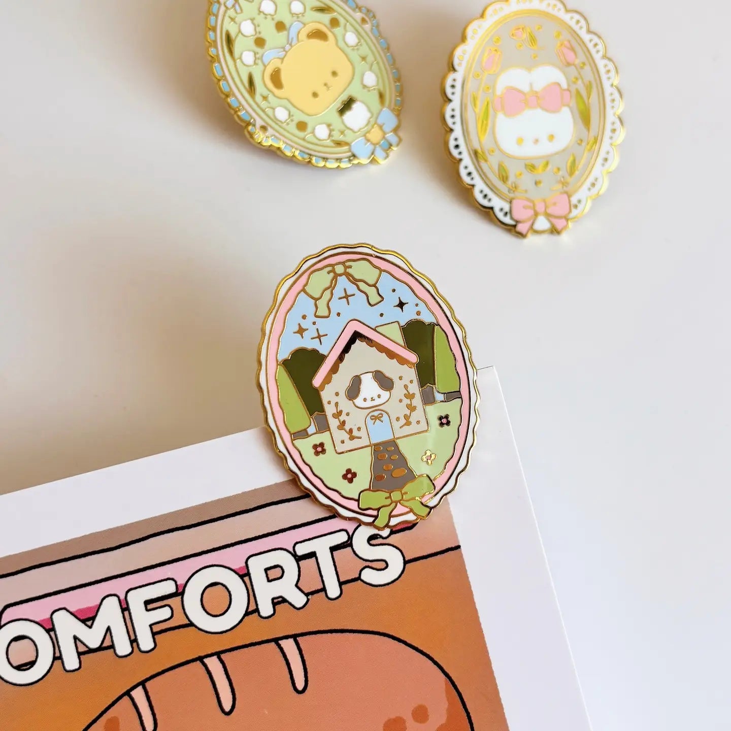 Atelier by Jo - Cottage Pluto Enamel Book Clip