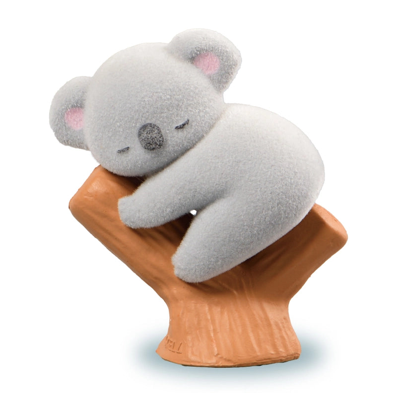 Introducing a brand new flocked figure series: Baby Koala! These gentle and sleepy koalas cling adorably to their tree branches and bring a sense of calm and cuteness wherever they go. Made with soft flocked material, they’re perfect as a collectible or display item. 🍼