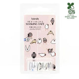 In the place where the people who live in that notebook live, a large number of animals gather! Flying, swelling, spreading, screaming, fighting, becoming a mochi...
Mr. Hirasawa, who lives with a buncho, is full of irresistible expressions and poses for
buncho lovers. Not only the borders of notebooks and calendars, but also Ningen's fingers can be stopped. You can enjoy the dream life of a literary bird

Product size: Roll sticker Height 15mm x Width 11 mm
Pattern types: 26 patterns
Number of sheets: 150 