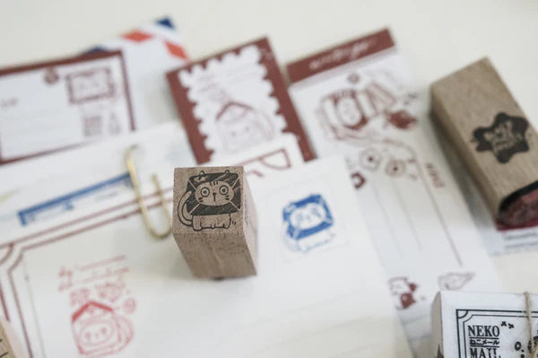 Size: approximately 2cm x 2cm

The stamps are made of industrial high grade red rubber with the finest details.As all stamps are assembled, cut, sanded by hand, size and shape may vary slightly. Wood material will differ depending on what the forest elves bring!

Stamps might be slightly stained because of quality tests during the process, but it will not affect your stamping color. 