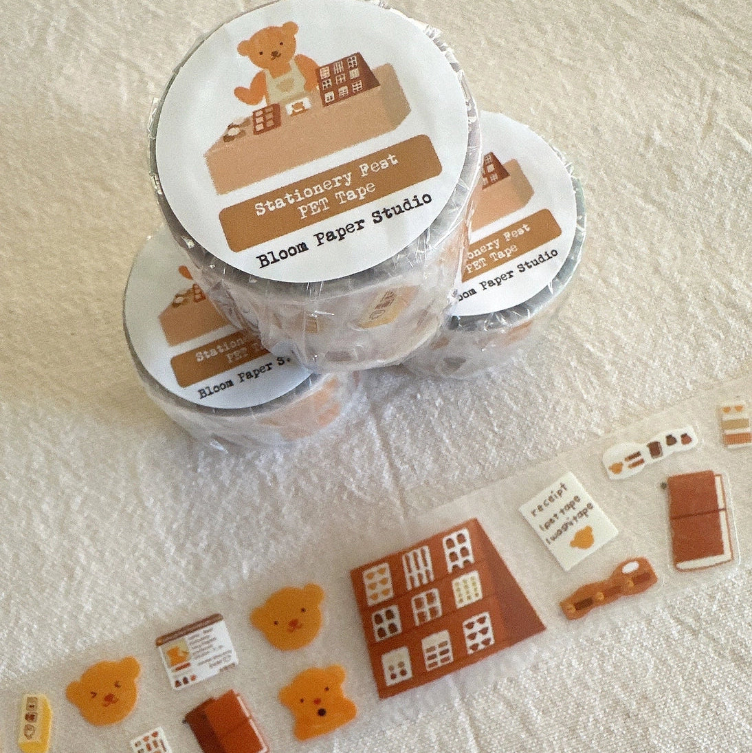 Bear has a booth at a stationery fest! He enjoys seeing his regular customers and any stationery lovers at his booth!

Made with:
- clear matte PET Tape
- kiss cut designs
-40mm x 5m
