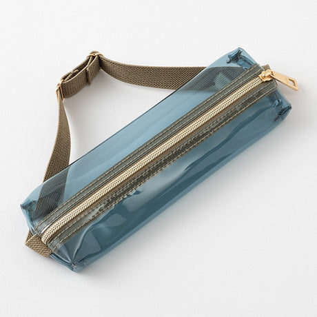 Bookband Pen Case (for B6-A5) - Transparent Navy x Khaki

Slim shape and high storage capacity-&nbsp;A book band pen case that attaches to the cover of a&nbsp;notebook or notebook and carries a notebook and pen slim. Despite its slim appearance, it can hold up to 7 pens.
Since it is an elastic band with an adjuster that can be adjusted in length, it can be used for B6 ~ A5 size notebooks and notebooks.

The stylish two-tone color "Transparent Navy x Khaki" combines coffee-inspired brown fabric with a bright