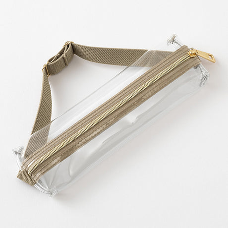 Slim shape and high storage capacity-&nbsp;A book band pen case that attaches to the cover of a&nbsp;notebook or notebook and carries a notebook and pen slim. Despite its slim appearance, it can hold up to 7 pens.
Since it is an elastic band with an adjuster that can be adjusted in length, it can be used for B6 ~ A5 size notebooks and notebooks.

The stylish two-tone color "Transparent x Beige" combines coffee-inspired brown fabric with a bright off-white zipper and brown elastic band. It's easy to take out