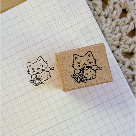 A small wood stamp of a little kitty knitting their heart away for your planner and scrapbooking needs. Each stamp measures approximately 1 x 0.75 inch.
