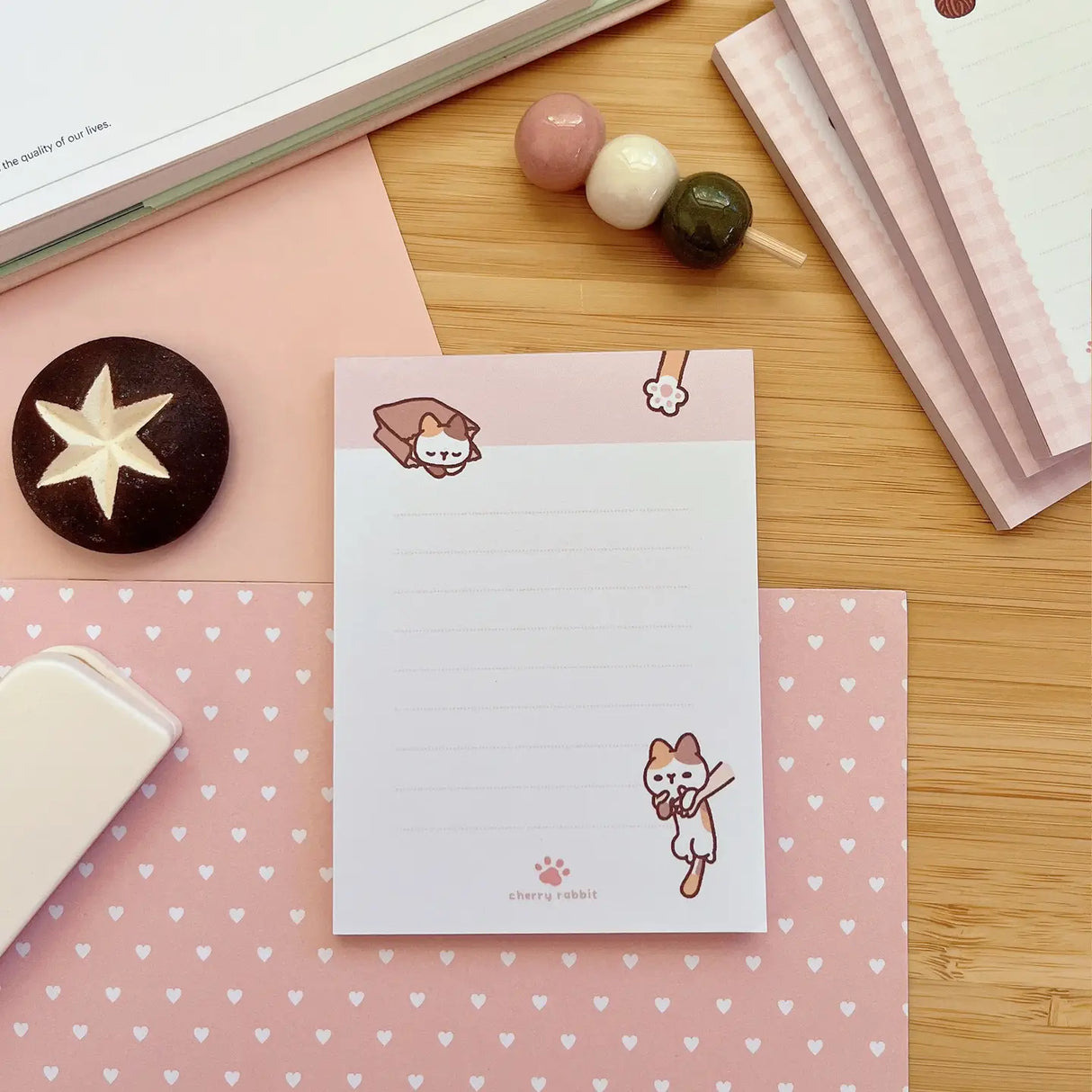Write down your to do list, grocery list, plants to buy list… whatever kind of list you want! 📝✨

Tear-able sheets
50 sheets per pad
Size: 6.5 x 9 cm