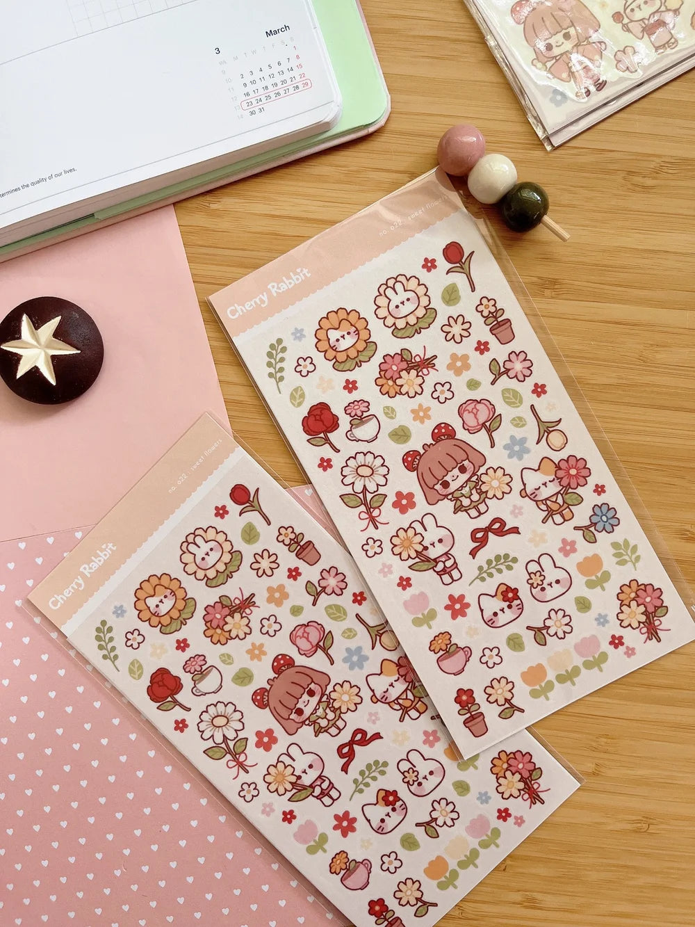 Washi paper stickers! Decorate your planner / diary with these little stickers of cute flower themed illustrations 🌼🌻🌸🌷

Kiss cut sticker sheet
Sheet size: 9 x 18 cm
Material: Washi sticker / Masking sticker