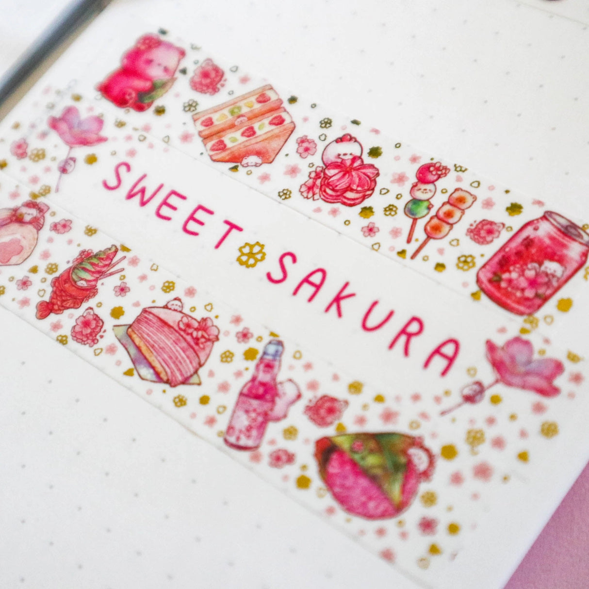 These stickers are perfect for decorating your personal belongings, journals, planners, penpal letters, or something you can stare at all day...basically, anything you want as long as it makes you happy

Details:

Washi Material
Gold Foil Accents
Dimension: 15mm x 10m