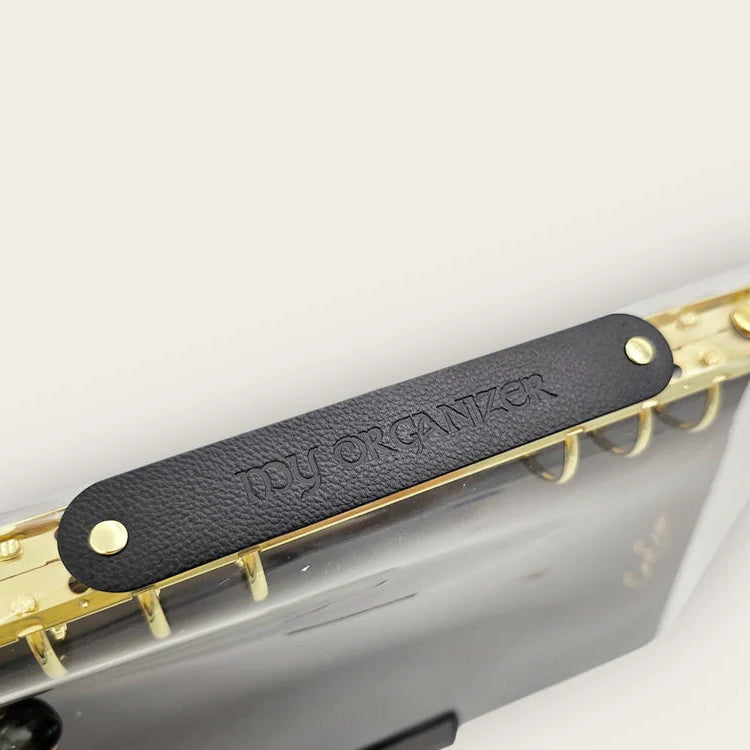 Stay organized and stylish on-the-go with our A5 Witch Organizer Binder—the perfect companion for crafting enthusiasts and stationery lovers alike! Featuring a mystical witch on black background and elegant golden accents, this binder adds a touch of magic to any workspace. Inside, you’ll find everything you need to keep your supplies secure and within reach.&nbsp;

Included with organizer:

5 Dual Vertical Sleeves: Ideal for storing PET tape cutouts or loops
2 Zipper Folders: Store postcards, stickers, and