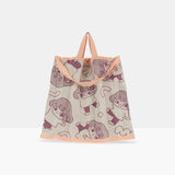 Made in collaboration with KNT365. The Dance bag features two sets of straps for hands and shoulders, and is gusseted in a gingham pattern.

Recycled polyester (one tote bag is made from approximately 4 recycled plastic bottles)
42 x 43cm x 8cm(depth), 188g
Easily clean the bag by tossing it into the washing machine (laundry net recommended)
Wrinkle free, so feel free to fold away when you don't need it!
Made locally in Japan