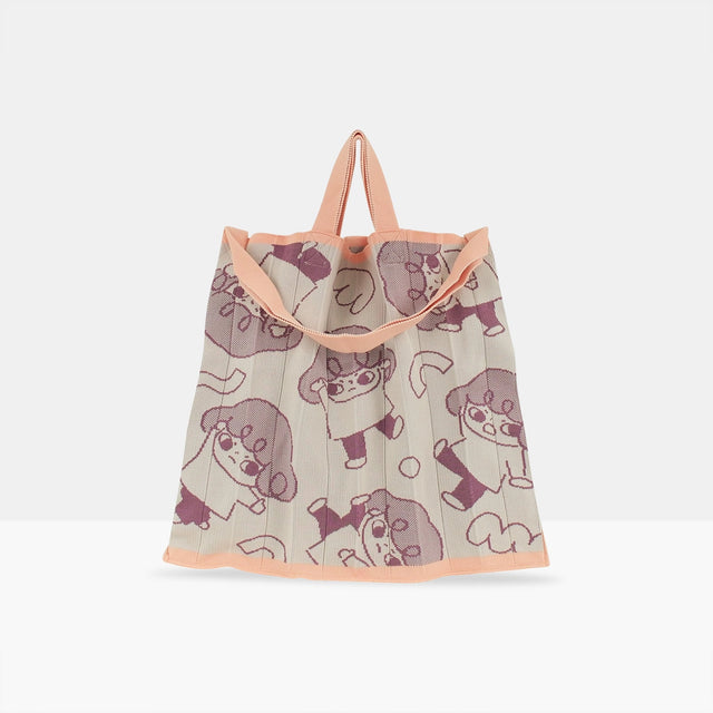 Made in collaboration with KNT365. The Dance bag features two sets of straps for hands and shoulders, and is gusseted in a gingham pattern.

Recycled polyester (one tote bag is made from approximately 4 recycled plastic bottles)
42 x 43cm x 8cm(depth), 188g
Easily clean the bag by tossing it into the washing machine (laundry net recommended)
Wrinkle free, so feel free to fold away when you don't need it!
Made locally in Japan