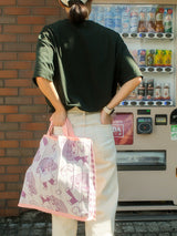 Made in collaboration with KNT365. The Dance bag features two sets of straps for hands and shoulders, and is gusseted in a gingham pattern.

Recycled polyester (one tote bag is made from approximately 4 recycled plastic bottles)
42 x 43cm x 8cm(depth), 188g
Easily clean the bag by tossing it into the washing machine (laundry net recommended)
Wrinkle free, so feel free to fold away when you don't need it!
Made locally in Japan