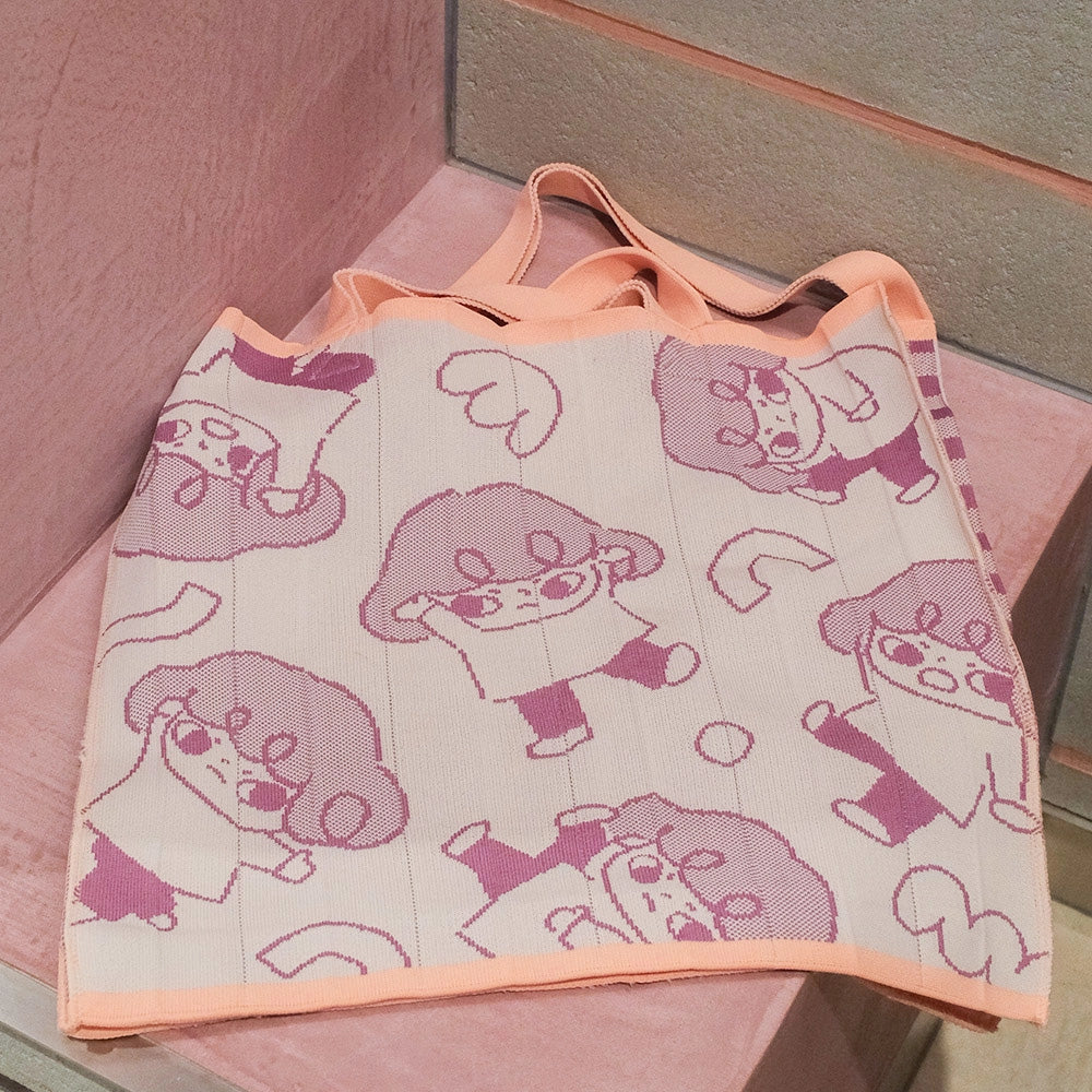 Made in collaboration with KNT365. The Dance bag features two sets of straps for hands and shoulders, and is gusseted in a gingham pattern.

Recycled polyester (one tote bag is made from approximately 4 recycled plastic bottles)
42 x 43cm x 8cm(depth), 188g
Easily clean the bag by tossing it into the washing machine (laundry net recommended)
Wrinkle free, so feel free to fold away when you don't need it!
Made locally in Japan