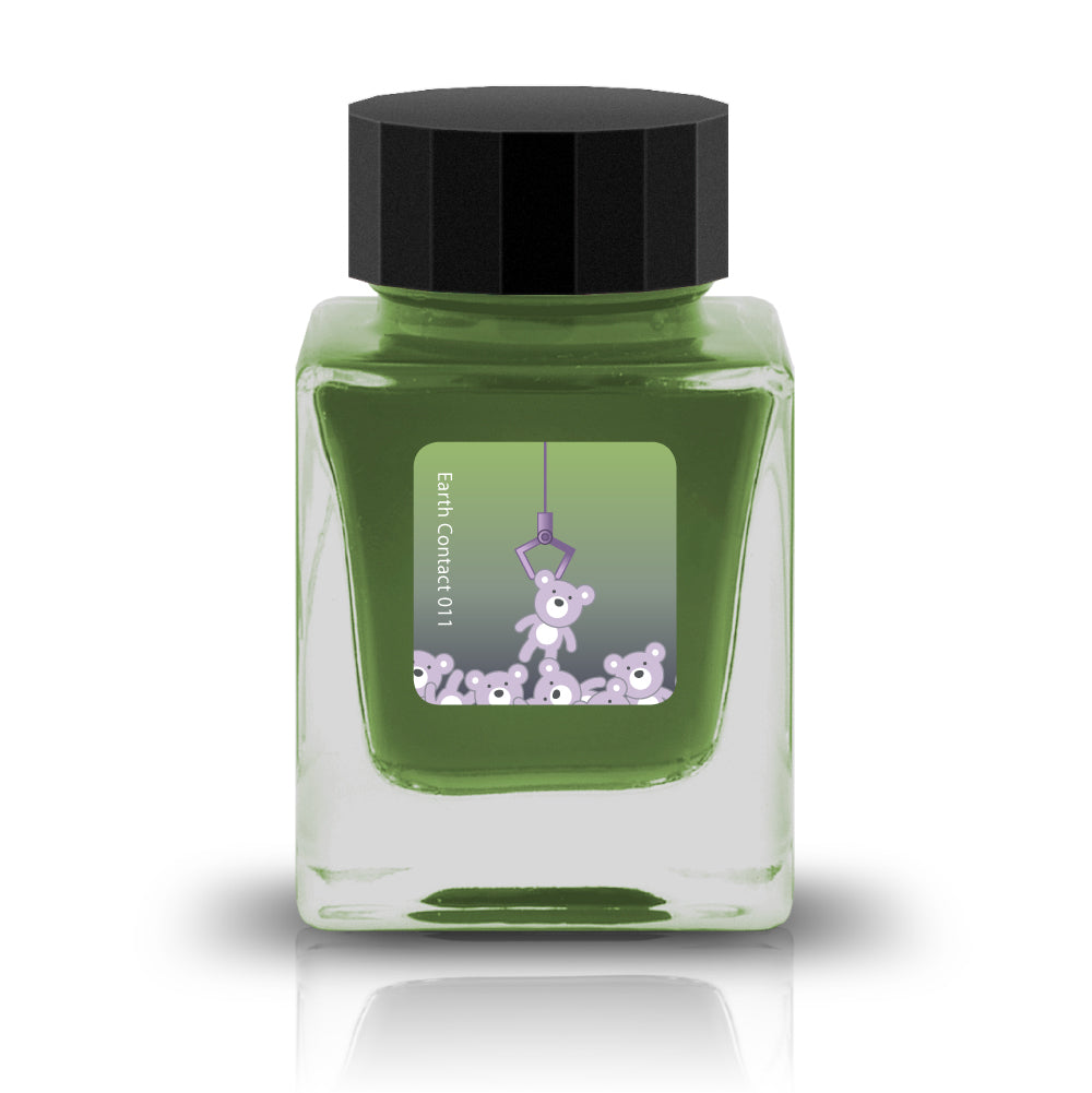 Embrace the bold and vibrant tones of nature through Tono &amp; Lims'&nbsp;Earth Contact Line. Inspired by rich gemstones, each ink color is perfect for those who enjoy adding radiance to their collection. Be sure to shake the bottle well before use to evenly disperse the glitter.

RGB: 157, 191, 105
Green
Shimmering
30 ml