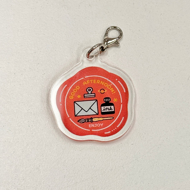 eric Acrylic Charm - Good Afternoon

Acrylic charm from Japanese artist eric. A great accessory for your traveler's notebook, bag, or anything you can think of that needs a cute touch.

Lobster Clasp
Designed by eric