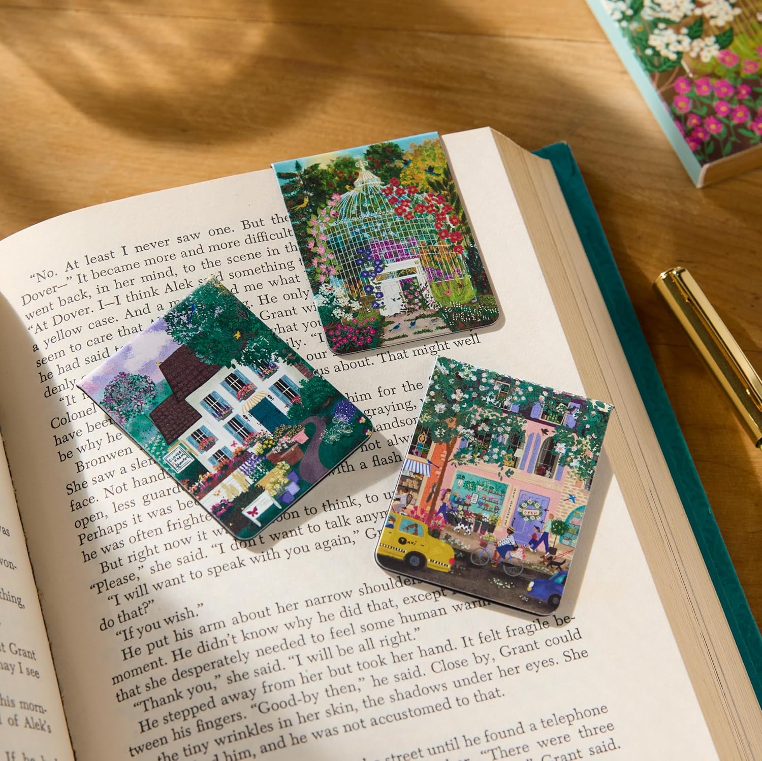 MAGNETIC BOOKMARKS – The Joy Laforme Everblooming Magnetic Bookmarks are the perfect way to keep your place in your favorite book. Featuring Joy Laforme's bestselling flora filled scenes, these bookmarks fold at the top to clip perfectly on the page so you can easily find your spot without losing your place.