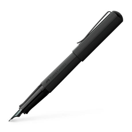 The Hexo Fountain Pen features an anodized aluminum barrel in sophisticated matte black. The anodizing treatment forms a protective outer layer of oxide that gives the pen its special color and makes it even more robust.