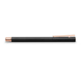 When it comes to design, young professionals and trend-setters who keep pace with the times have specific expectations: they expect a sophisticated and modern look. This is where the NEO Slim comes in as it meets these very needs: The NEO Slim Fountain Pen has a particularly slim barrel in a matte black lacquered finish, with rose gold trim.