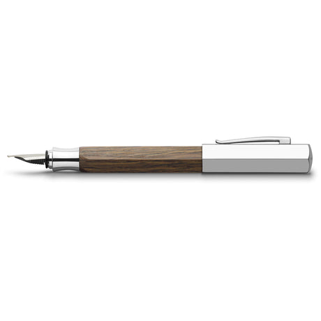 The unusual contours of this design are the first thing you will notice on this beautiful instrument! Framed by chrome-plated metal parts, the hexagonal barrel is made of smoked oak wood showing off straight lines to their best effect.