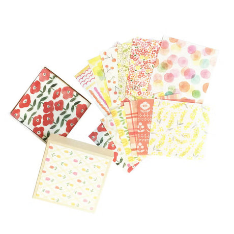 From the hugely popular origami small box, two long-awaited new designs are now available!
This set includes miniature, patterned origami in a small box filled with various designs.
Not only can it be used as origami, but it's also perfect for small notes or decorating your planners!