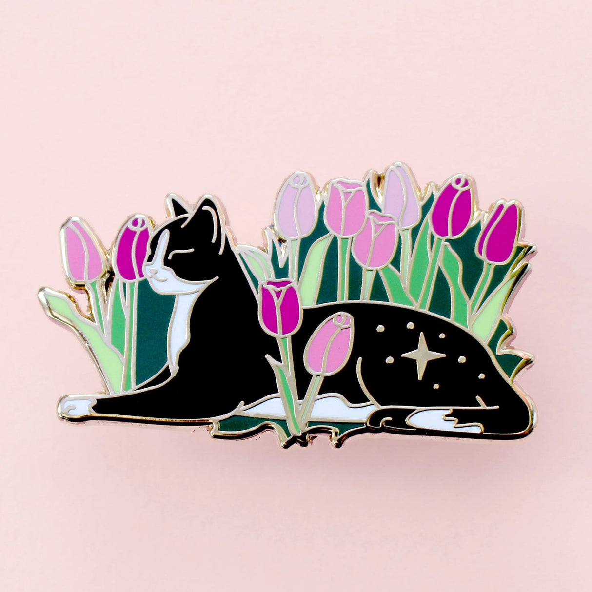 Cats love nothing better than relaxing in a flower bed – and this cute cat is no exception! This awesome pin features a black and white tuxedo cat lying down in some pink tulips.

Measurements: 42mm 