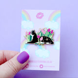 Cats love nothing better than relaxing in a flower bed – and this cute cat is no exception! This awesome pin features a black and white tuxedo cat lying down in some pink tulips.

Measurements: 42mm 