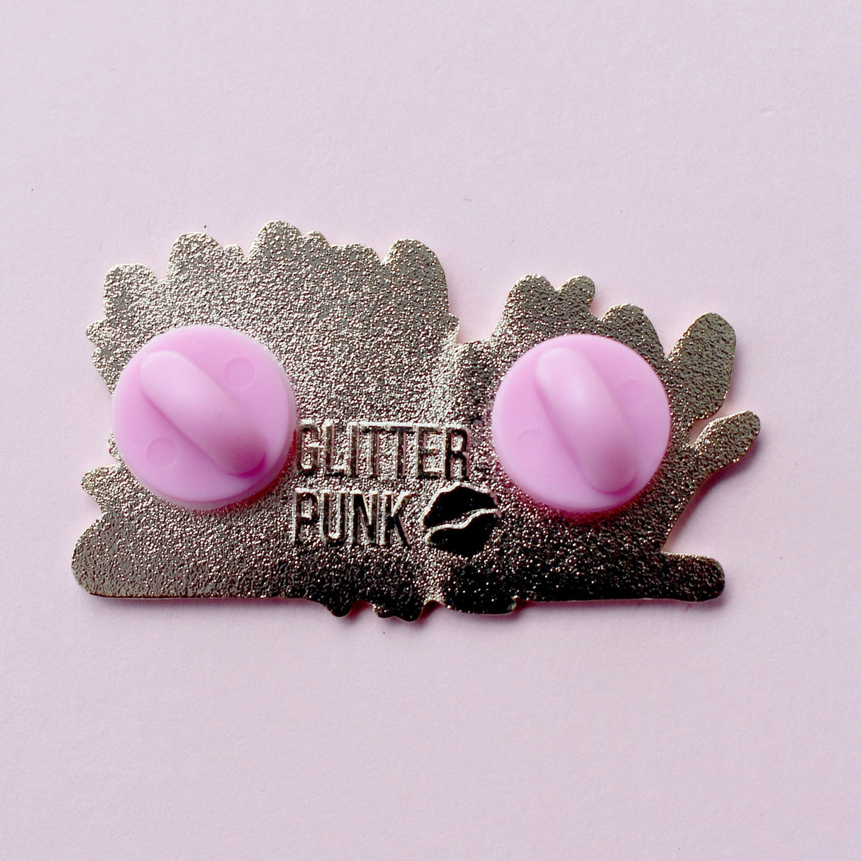 Cats love nothing better than relaxing in a flower bed – and this cute cat is no exception! This awesome pin features a black and white tuxedo cat lying down in some pink tulips.

Measurements: 42mm 
