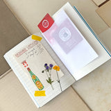 Cajas de lápices, diarios de estilo vintage, papeles reciclados