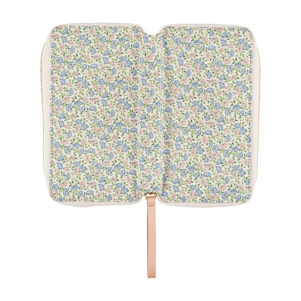 The fabric on the exterior is a Tana Lawn cotton, a material developed by Liberty Fabrics, which provides a smooth and silky feel that you will want to keep touching again and again.