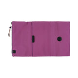 Its standout feature is the generously sized pocket, but its overall appearance remains clean and minimal. The aim was effortless elegance, something that looks sharp without being flashy. Adding a subtle pop is the reddish-purple color. It’s eye-catching yet refined, with a mature tone. Though it folds into thirds and fastens with a magnetic closure, the cover is light in hand. The material is a soft nylon with a sophisticated sheen.
