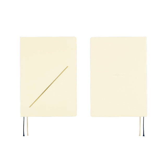 The design is based on the forward-slash symbol ( / ) used when writing dates. The cloth of the cover has a matte texture that feels nice in your hands and is resistant to grime, as well as wear and tear.