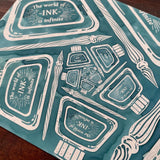 Designed by Horirium, who is familiar to stationery fans as a designer of decorative manuscript paper, drew an infinite pattern of an ink swamp.

These are best used with water-based inks in general, but dye inks are more suitable than pigment inks (they are easier to refresh cleanly). In rare cases, some inks are difficult to reject, so please try them out before using them. &nbsp;

Includes:

Body size: 100x148mm (postcard size)
Material: Paper (1 pack of 5 sheets)