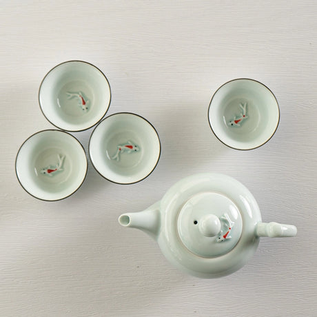 Japanese Koi Fish Kung Fu Tea Set 8oz Tea Pot with 4 Cups Blue

Capacity: 8 fl oz
Teapot comes with spout strainer
Material: Porcelain
Origin: China
