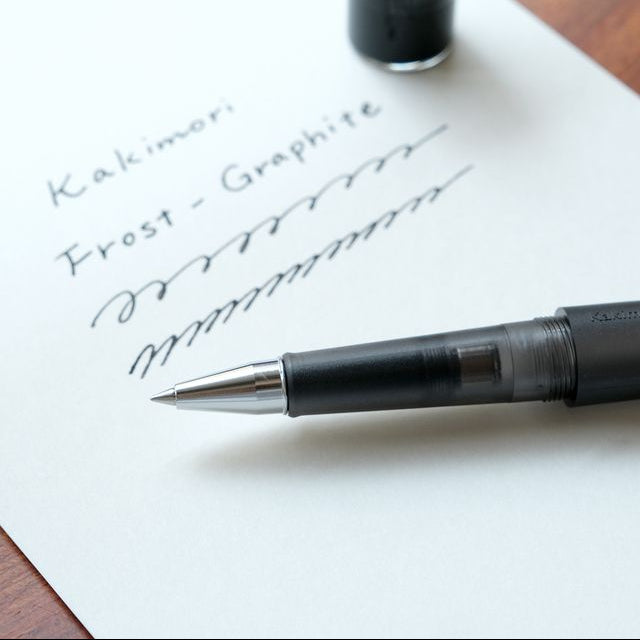 A pen that evokes the texture of frosted glass. Its translucency reveals the internal mechanism as an aesthetic feature. Careful consideration of form and colour palette ensures an elegant presence, even when not in use.&nbsp;

The pen is equipped with thoughtful functionality, including an extended grip section and a screw cap designed for quick access with minimal turns. The visible ink level allows for easy refills.

0.5mm
Includes converter