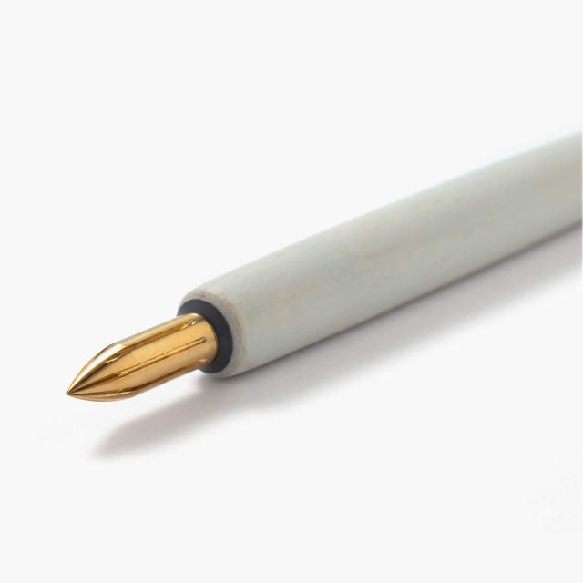 The petite nib holder is compact yet thoughtfully designed with optimal thickness, length and balance for writing. We created it to inspire all ages to discover the joy of writing with dip pens.

Each nib holder is crafted from Japanese maple wood and finished with a plant-based oil that meets the highest international safety standards. Applied by the skilled hands of craftspeople, the finish evolves with time and use, enhancing the natural texture and grain of the maple for lasting writing pleasure.