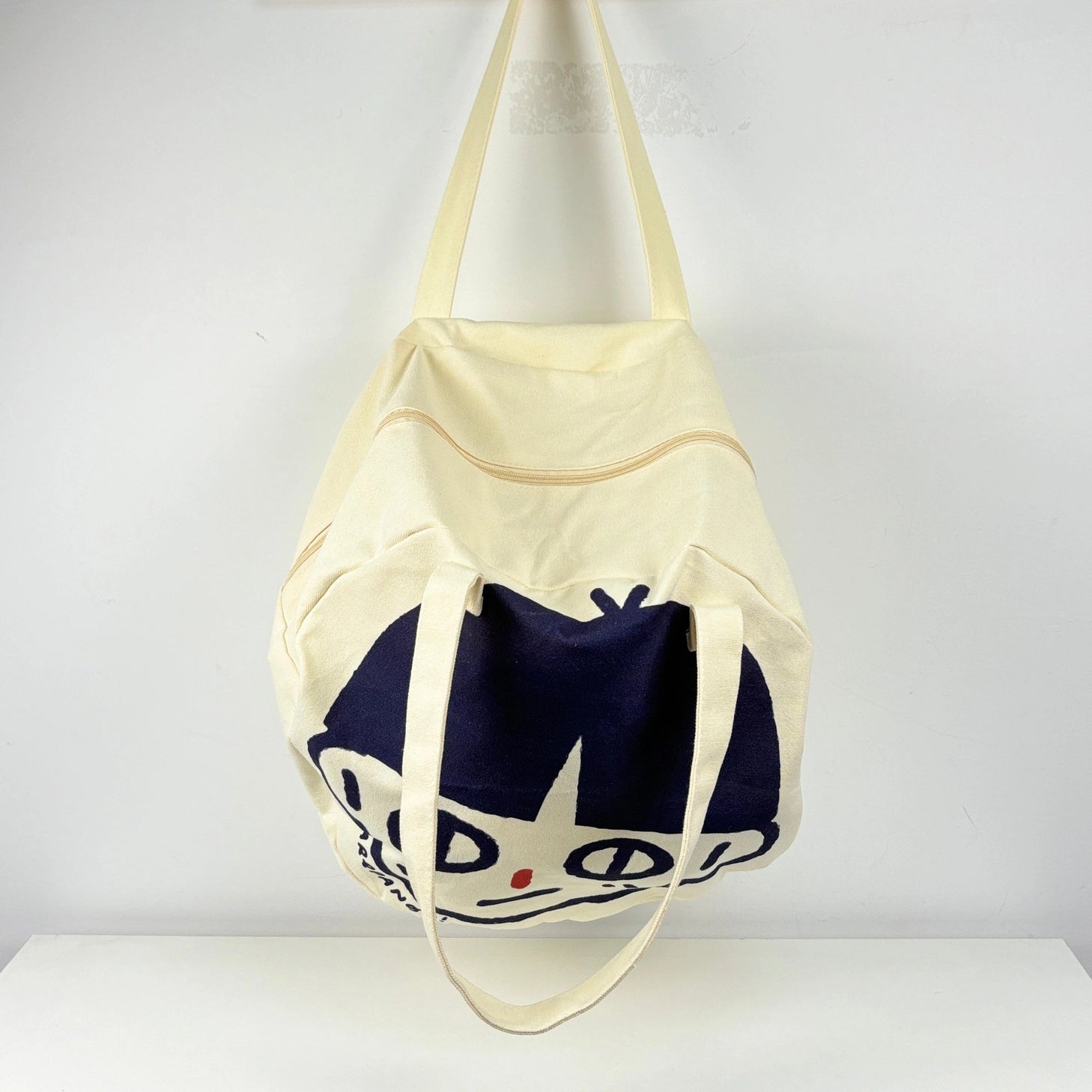 Karepango Haya: Large Zipper Tote Bag

Our signature tote bag with a signature face. Stand out with true character. Zipper closure on top.