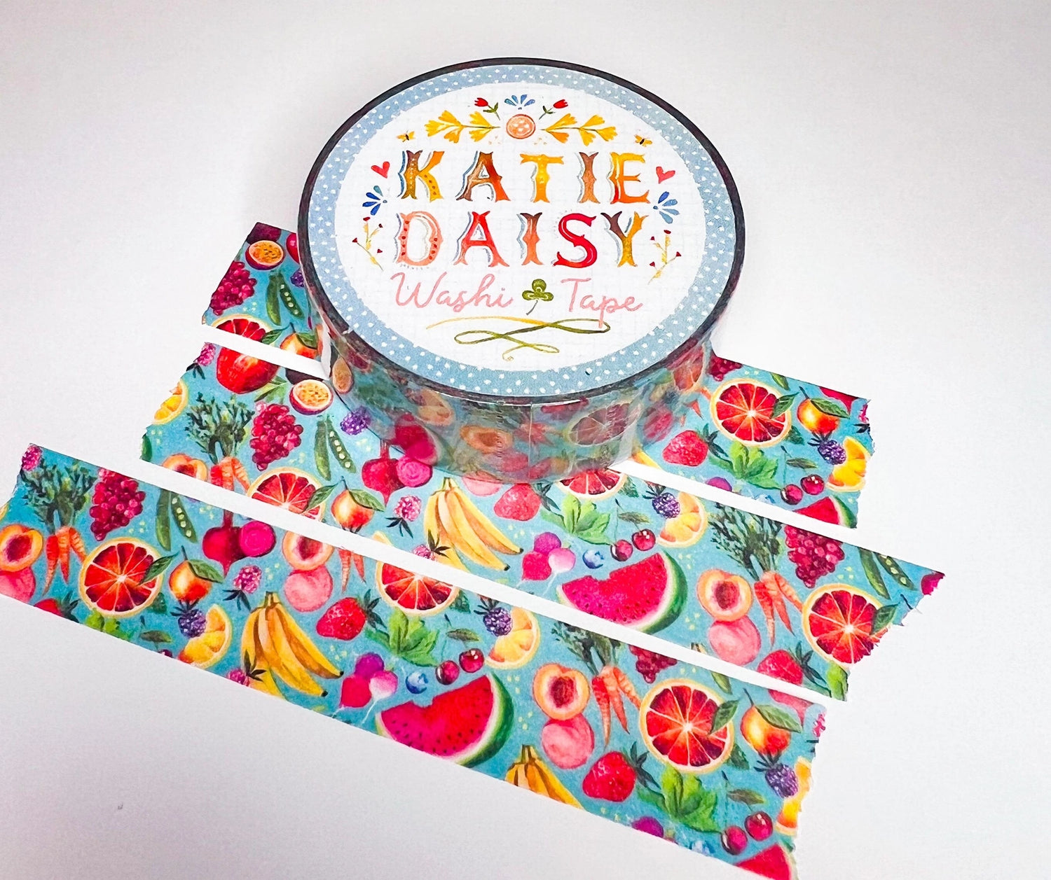 There are so many uses for washi tape! You can use it for scrapbooking, gift wrapping, and even home decor projects :) Add some extra charm to your letter-writing, use it to tack up photos... the possibilities are endless!

Details:

* Traditional washi tape, printed on rice paper
* Each roll is 15mm wide, 10m long, and the pattern reprints every 350mm.
* Semi-transparent&nbsp;