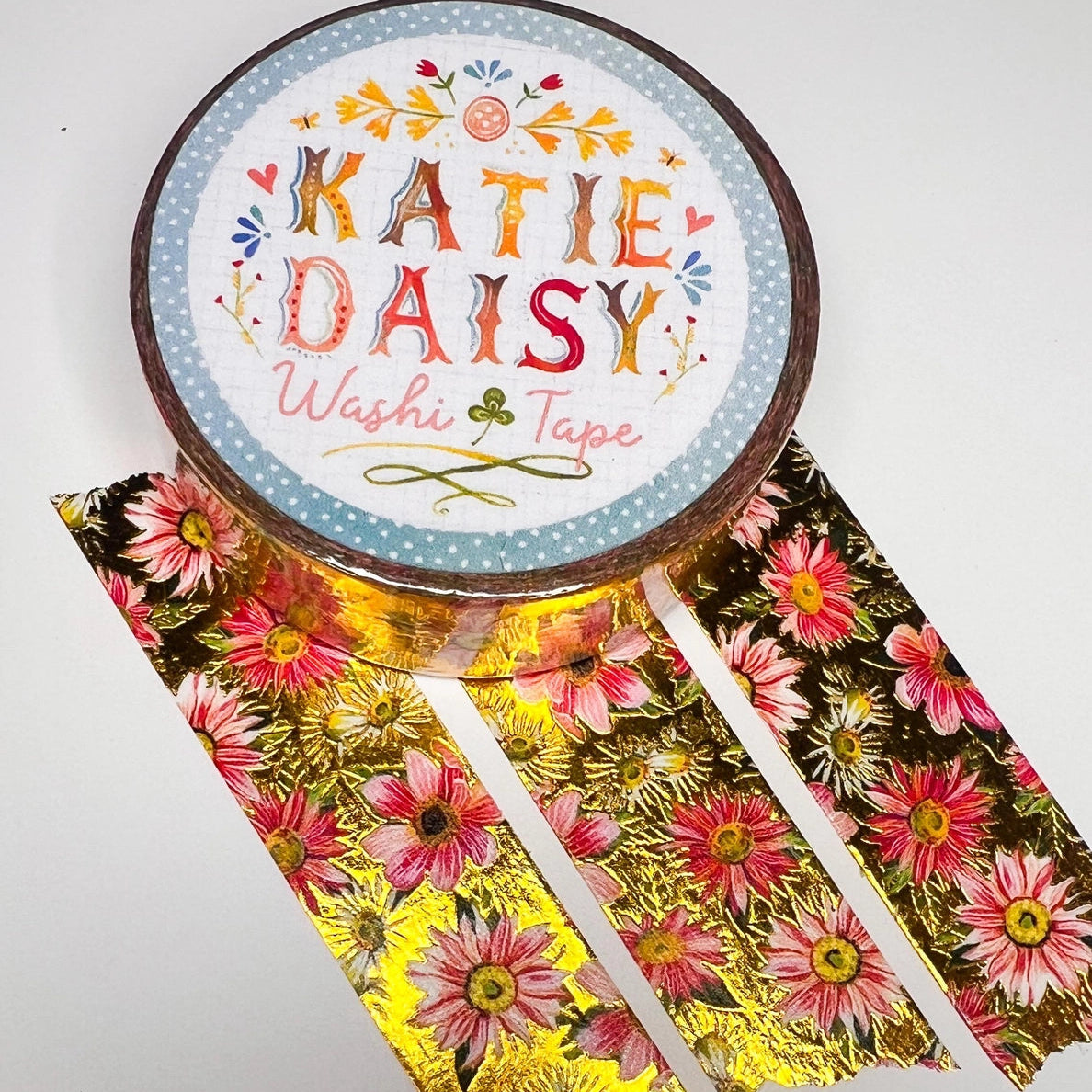 There are so many uses for washi tape! You can use it for scrapbooking, gift wrapping, and even home decor projects :) Add some extra charm to your letter-writing, use it to tack up photos... the possibilities are endless!

Details:

* Traditional washi tape, printed on rice paper
* Each roll is 15mm wide, 10m long, and the pattern reprints every 350mm.
* Semi-transparent&nbsp;