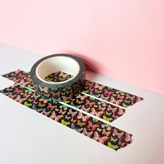 There are so many uses for washi tape! You can use it for scrapbooking, gift wrapping, and even home decor projects :) Add some extra charm to your letter-writing, use it to tack up photos... the possibilities are endless!

Details:

* Traditional washi tape, printed on rice paper
* Each roll is 15mm wide, 10m long, and the pattern reprints every 350mm.
* Semi-transparent&nbsp;