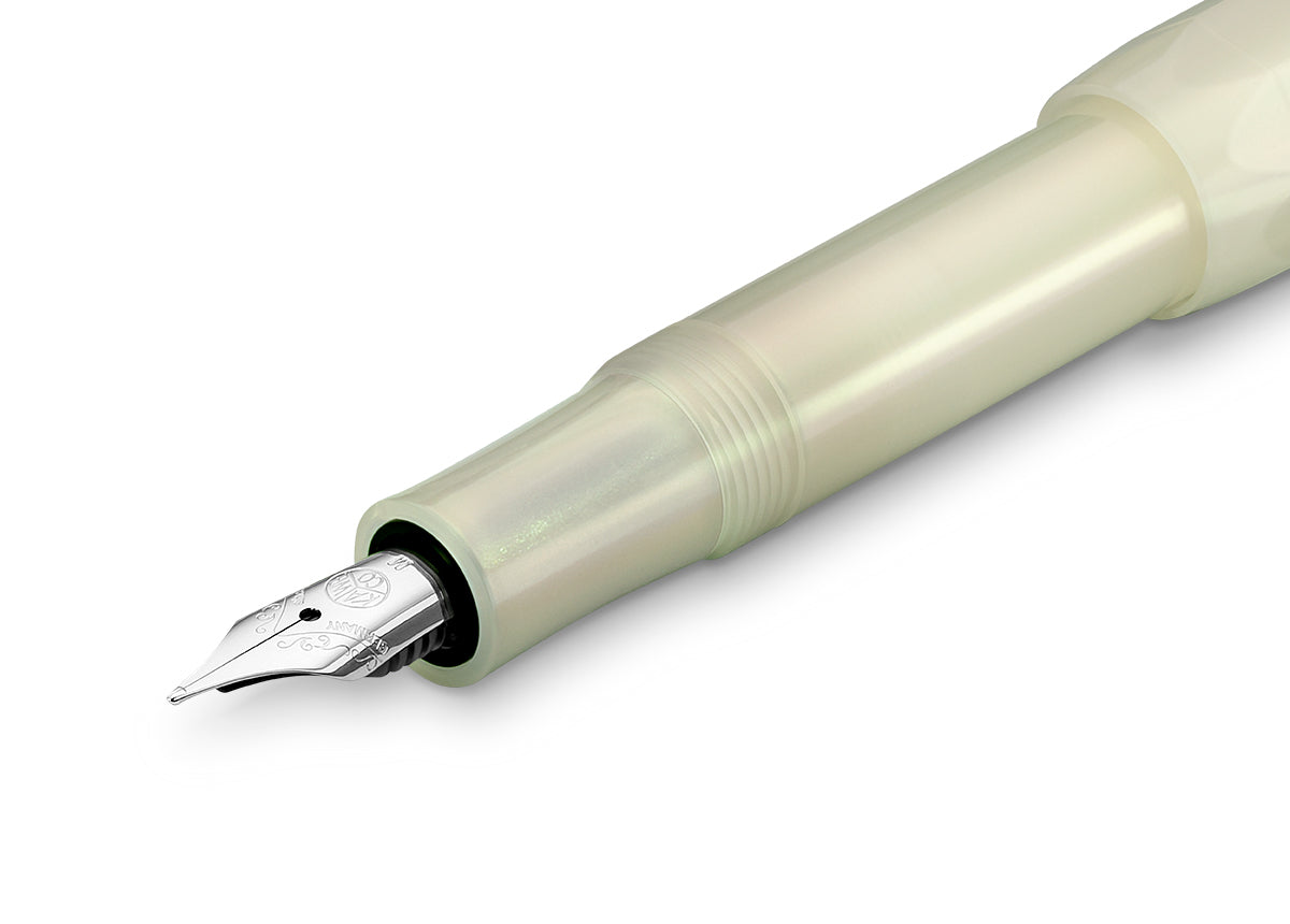 Kaweco LUNAR SPORT Fountain Pen Light Green

Houston, we have a new series: the new LUNAR SPORT dares to take the first step into the Kaweco standard range.