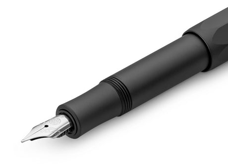 All black everything – our fountain pen in black performs brilliantly in any situation. The black pen with an elegant, matt surface can be combined with various notebooks, papers and other accessories.

The metallic body is made of high-quality aluminium and grants an unique haptic experience. Its fine surface imparts elegance.&nbsp;

This pocket-sized fountain pen only measures 10.5 cm when closed and is, therefore, a perfect everyday pen. When the cap is attached, the pen grows to a standard size of 13 cm