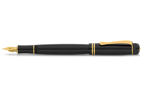 The decorative elements and proportions are based on those of the golden 1920s. This treasure of the German heyday of art, culture and science has been preserved in detail.

The fountain pen consists of more than 20 individual parts. Cap, shaft and grip section, are made of deep black acrylic (PMMA) and polished and assembled by hand.

You can choose between five nib sizes, ranging from extra fine (EF) to extra broad (BB). All nibs are made in Germany. It contains a Royal Blue ink cartridge as standard.

Ma