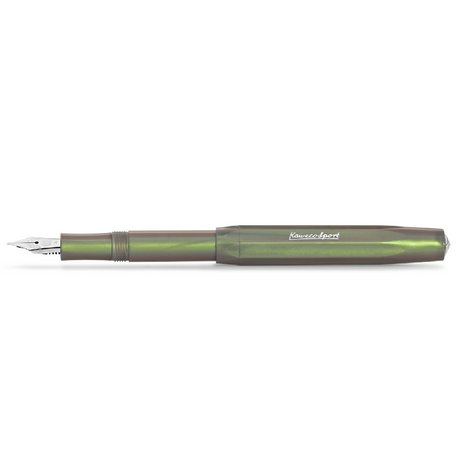Houston, we have a new series: the new LUNAR SPORT dares to take the first step into the Kaweco standard range. For the first time, the series sparkles here in two magical nuances: While the colour Light Green shimmers brightly, like delicate moonlight, Shadow Green is reminiscent of a fresh spring night and sprouting buds. Green and bronze light up alternately within an iridescent color change when you move the pen in the light, providing space for exciting color contrasts.

A play of light and shadow

Wit