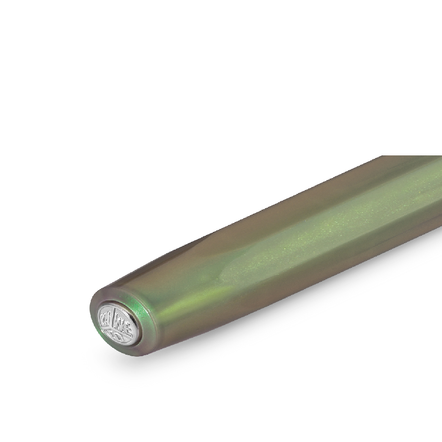 Houston, we have a new series: the new LUNAR SPORT dares to take the first step into the Kaweco standard range. For the first time, the series sparkles here in two magical nuances: While the colour Light Green shimmers brightly, like delicate moonlight, Shadow Green is reminiscent of a fresh spring night and sprouting buds. Green and bronze light up alternately within an iridescent color change when you move the pen in the light, providing space for exciting color contrasts.

A play of light and shadow

Wit